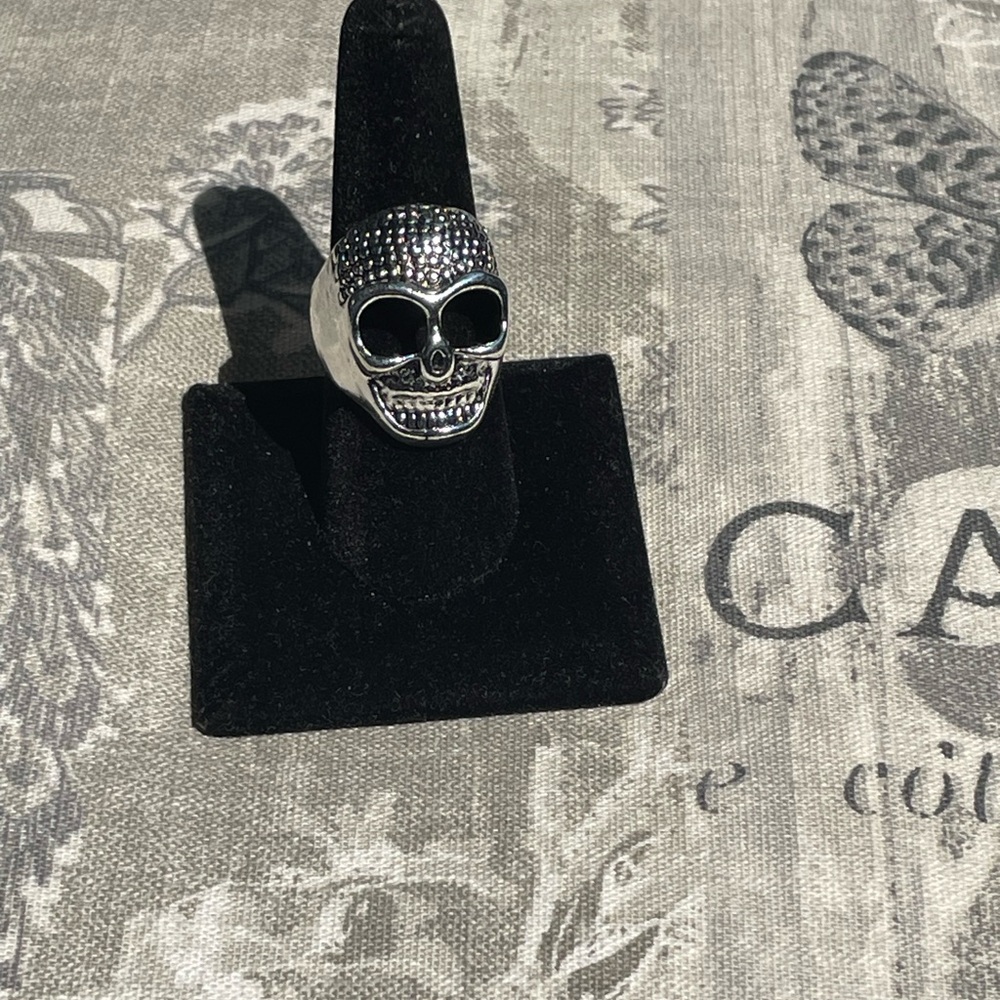 Silver skull head ring